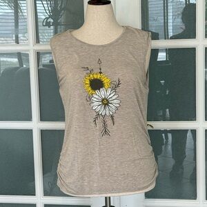 Ava & Viv XL Sunflower Graphic Tank Beige Ruched Top